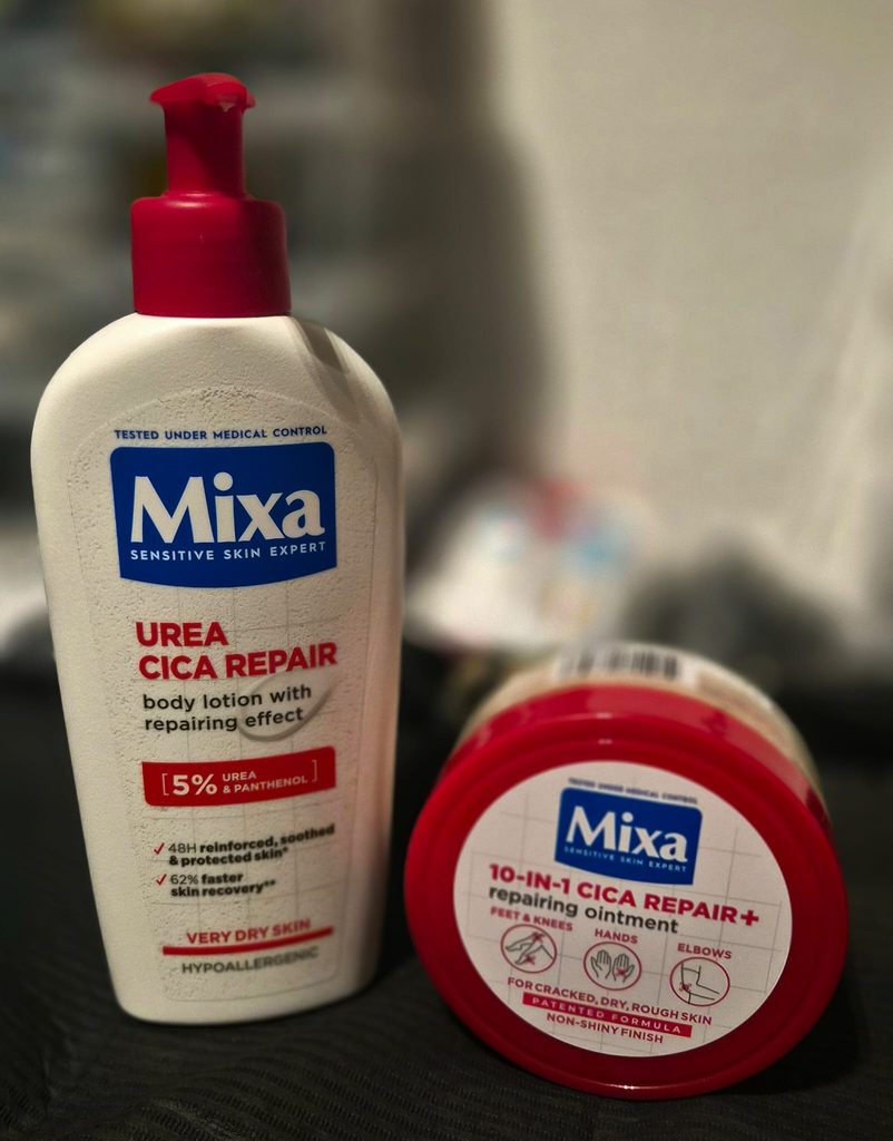 intens hydraterende lotion (onze aanbeveling: Mixa). Blijf dit dagelijks gebruiken om de lijnen scherp en de kleuren levendig te houden